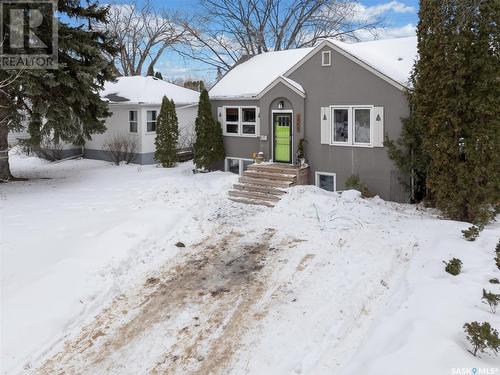 1208 Cairns Avenue, Saskatoon, SK - Outdoor With Facade