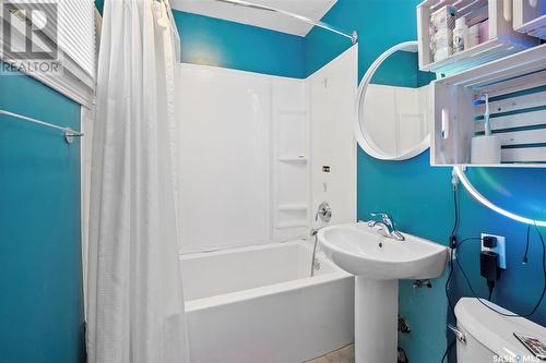 1208 Cairns Avenue, Saskatoon, SK - Indoor Photo Showing Bathroom