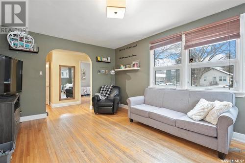 1208 Cairns Avenue, Saskatoon, SK - Indoor Photo Showing Living Room