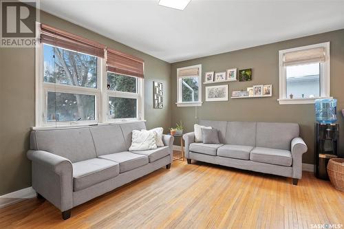 1208 Cairns Avenue, Saskatoon, SK - Indoor Photo Showing Living Room