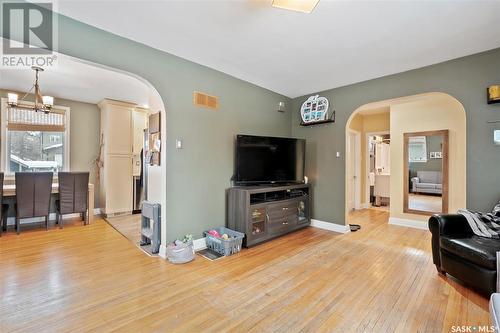 1208 Cairns Avenue, Saskatoon, SK - Indoor Photo Showing Living Room