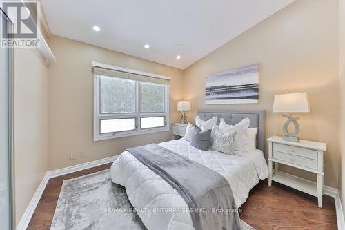 438 Temagami Crescent, Mississauga, ON - Indoor Photo Showing Bedroom