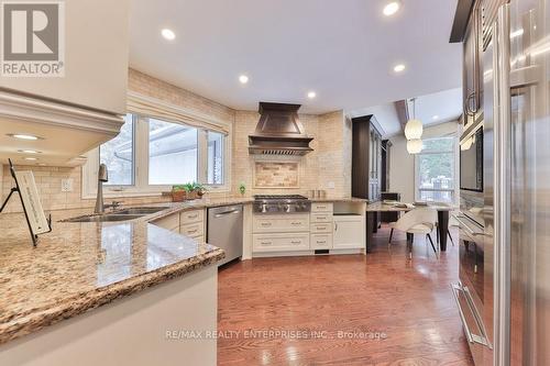 438 Temagami Crescent, Mississauga, ON - Indoor Photo Showing Kitchen With Double Sink With Upgraded Kitchen