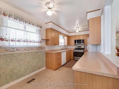 3289 Klaiman Dr, Mississauga, ON - Indoor Photo Showing Kitchen