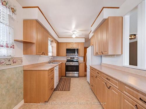 3289 Klaiman Dr, Mississauga, ON - Indoor Photo Showing Kitchen