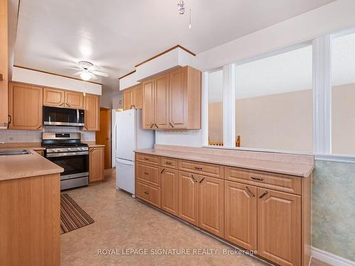 3289 Klaiman Dr, Mississauga, ON - Indoor Photo Showing Kitchen