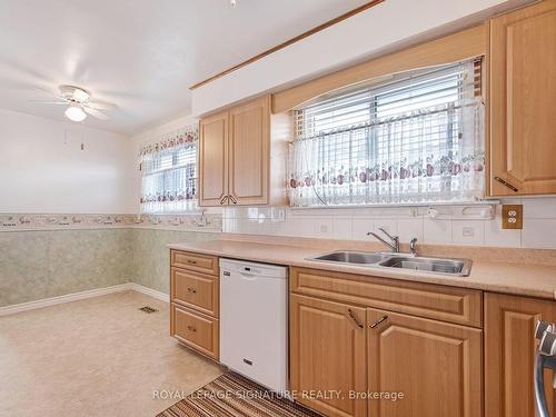 3289 Klaiman Dr, Mississauga, ON - Indoor Photo Showing Kitchen With Double Sink