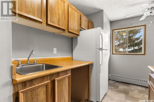 305 35 Alport Crescent, Regina, SK - Indoor Photo Showing Kitchen