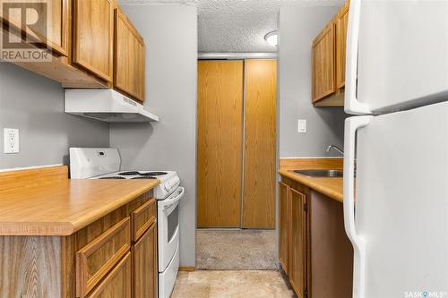 305 35 Alport Crescent, Regina, SK - Indoor Photo Showing Kitchen