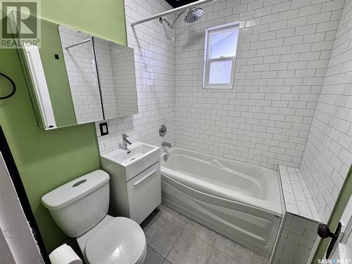 720 Dufferin Avenue, Saskatoon, SK - Indoor Photo Showing Bathroom