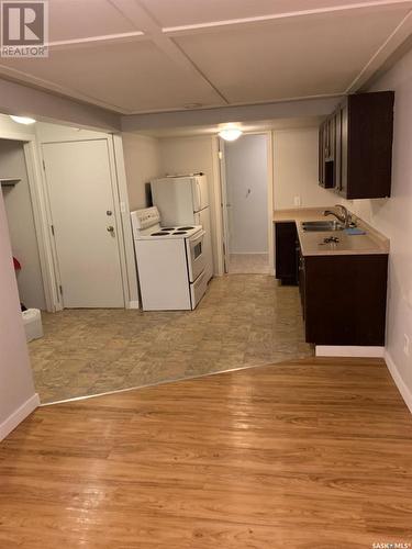 720 Dufferin Avenue, Saskatoon, SK - Indoor Photo Showing Kitchen