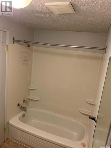 720 Dufferin Avenue, Saskatoon, SK - Indoor Photo Showing Bathroom