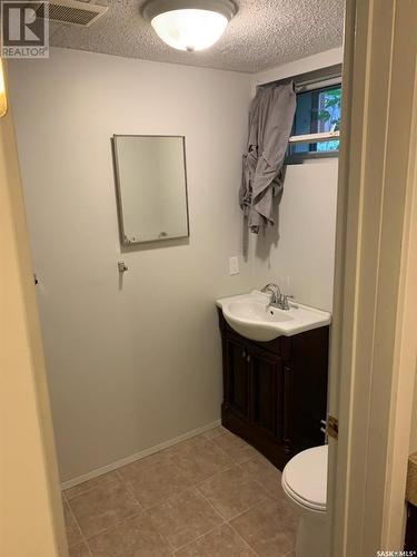 720 Dufferin Avenue, Saskatoon, SK - Indoor Photo Showing Bathroom