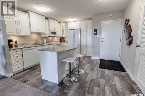 908 3520 Hillsdale Street, Regina, SK - Indoor Photo Showing Kitchen