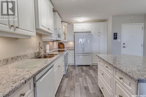 908 3520 Hillsdale Street, Regina, SK - Indoor Photo Showing Kitchen With Double Sink With Upgraded Kitchen