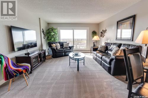 908 3520 Hillsdale Street, Regina, SK - Indoor Photo Showing Living Room