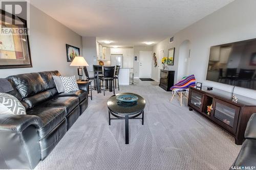 908 3520 Hillsdale Street, Regina, SK - Indoor Photo Showing Living Room