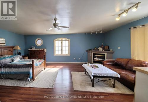 29 Wadsworth Street, London, ON - Indoor Photo Showing Bedroom