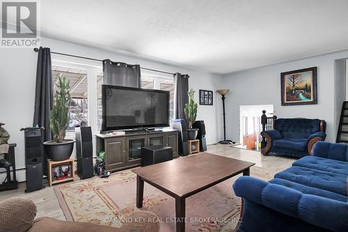 374 Westlake Street, London, ON - Indoor Photo Showing Living Room