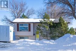 194 Lloyd CRESCENT  Regina, SK S4R 5W8