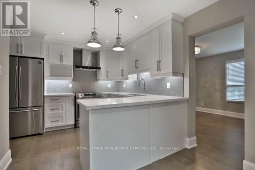 4584 Glastonbury Place, Mississauga, ON - Indoor Photo Showing Kitchen With Stainless Steel Kitchen With Upgraded Kitchen