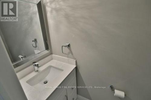 4584 Glastonbury Place, Mississauga, ON - Indoor Photo Showing Bathroom