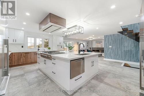 1204 West 5Th Street, Hamilton, ON - Indoor Photo Showing Kitchen With Upgraded Kitchen