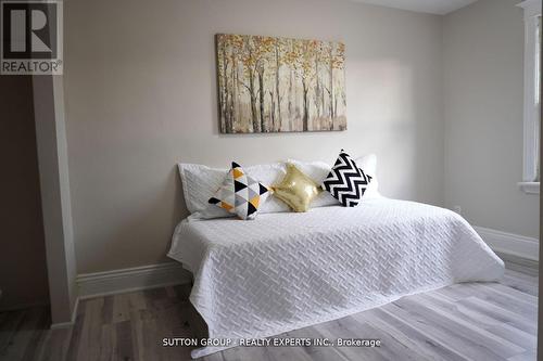 7 Cluny Avenue, Hamilton, ON - Indoor Photo Showing Bedroom