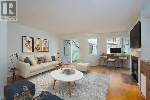 273 Bruyere Street, Ottawa, ON - Indoor Photo Showing Living Room