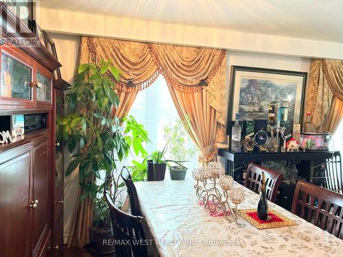 9 Sledman Street, Mississauga, ON - Indoor Photo Showing Dining Room