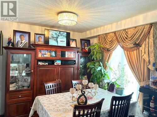 9 Sledman Street, Mississauga, ON - Indoor Photo Showing Dining Room