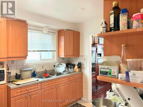 9 Sledman Street, Mississauga, ON - Indoor Photo Showing Kitchen With Double Sink