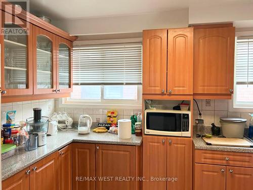 9 Sledman Street, Mississauga, ON - Indoor Photo Showing Kitchen