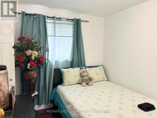 9 Sledman Street, Mississauga, ON - Indoor Photo Showing Bedroom