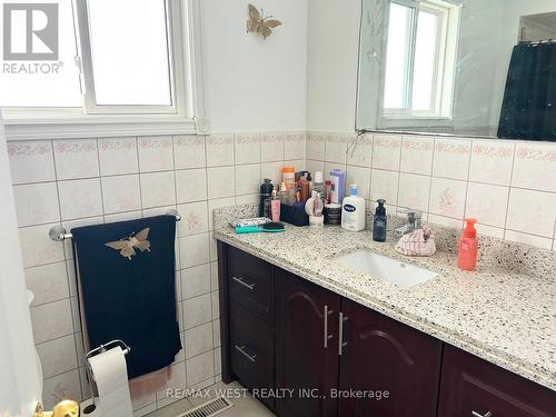 9 Sledman Street, Mississauga, ON - Indoor Photo Showing Bathroom