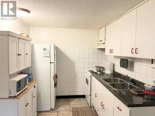 9 Sledman Street, Mississauga, ON - Indoor Photo Showing Kitchen With Double Sink