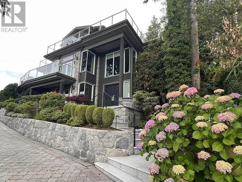 3823 Marine Drive, West Vancouver, BC - Outdoor