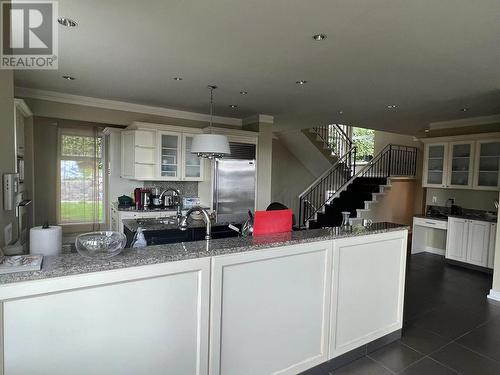 3823 Marine Drive, West Vancouver, BC - Indoor Photo Showing Kitchen