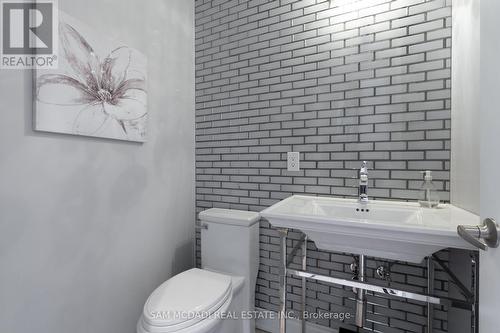 29 Premium Way, Mississauga, ON - Indoor Photo Showing Bathroom