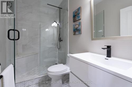 29 Premium Way, Mississauga, ON - Indoor Photo Showing Bathroom