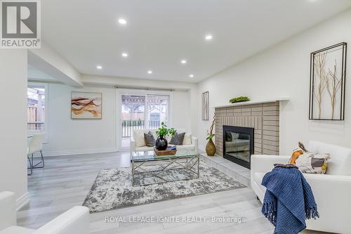 2656 Los Palmas Court, Mississauga, ON - Indoor Photo Showing Living Room With Fireplace