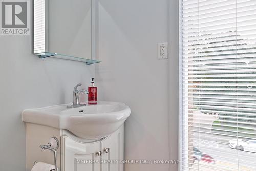 146 Victoria Street W, New Tecumseth, ON - Indoor Photo Showing Bathroom