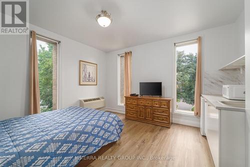 146 Victoria Street W, New Tecumseth, ON - Indoor Photo Showing Bedroom