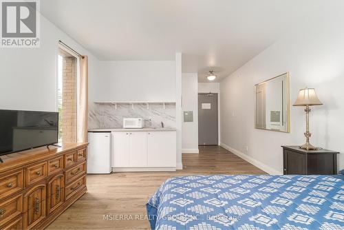 146 Victoria Street W, New Tecumseth, ON - Indoor Photo Showing Bedroom