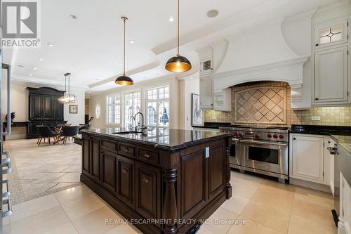 1476 Carmen Drive, Mississauga, ON - Indoor Photo Showing Kitchen With Upgraded Kitchen