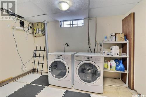 938 Dutkowski Crescent, Regina, SK - Indoor Photo Showing Laundry Room