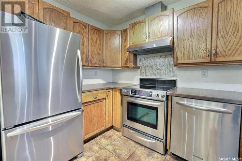 938 Dutkowski Crescent, Regina, SK - Indoor Photo Showing Kitchen With Stainless Steel Kitchen