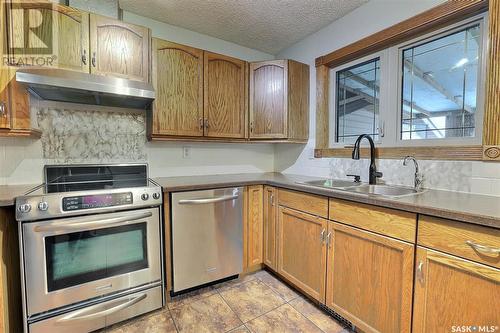 938 Dutkowski Crescent, Regina, SK - Indoor Photo Showing Kitchen With Double Sink