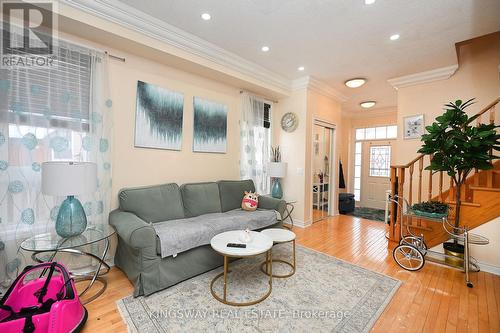 918 Khan Crescent, Mississauga, ON - Indoor Photo Showing Living Room