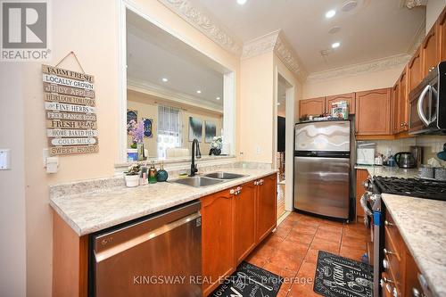 918 Khan Crescent, Mississauga, ON - Indoor Photo Showing Kitchen With Double Sink